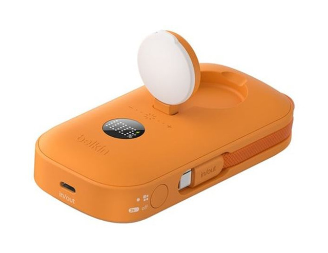 Belkin совместила пауэрбанк BoostCharge Pro с лампой и датчиком движения