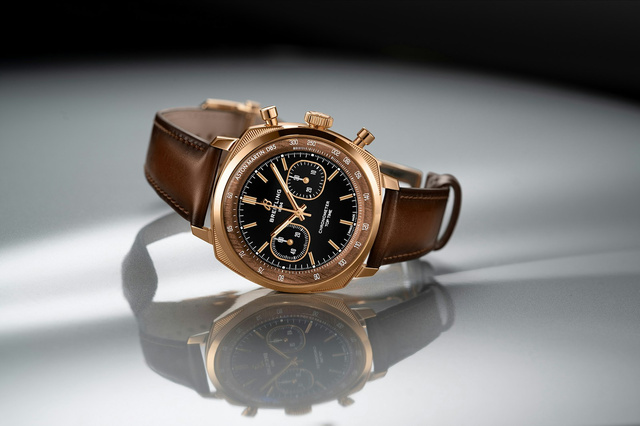 Breitling посвятила три версии Top Time B01 Chronograph 41 легендарному Aston Martin DB5