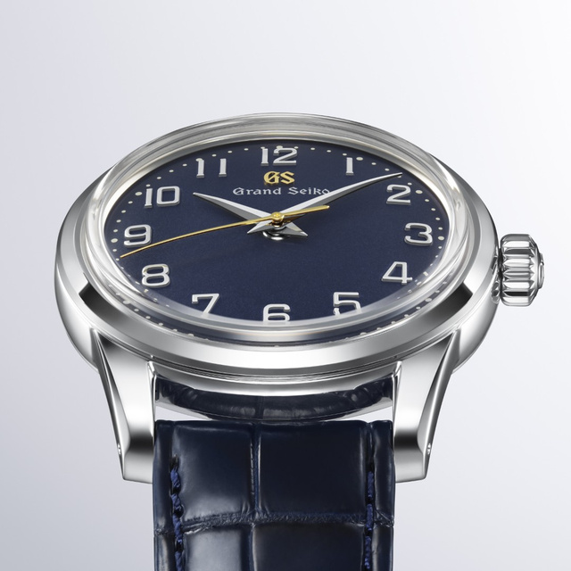 Grand Seiko SBGW325 получила циферблат индиго и ремешок ручного окрашивания