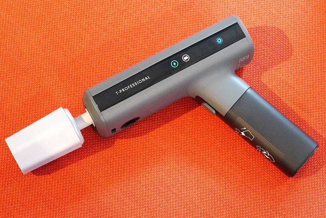 MIRABLE AQUABLAST MINI очищает поверхности струёй с ультратонкими пузырьками