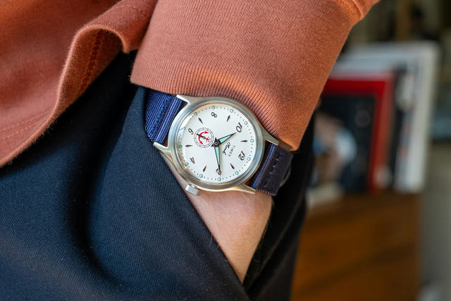 Noah и Timex выпустили MK1 Anchor с красным якорем на циферблате