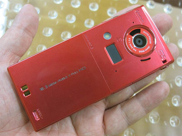 японские телефоны Fujitsu Docomo F-02D
