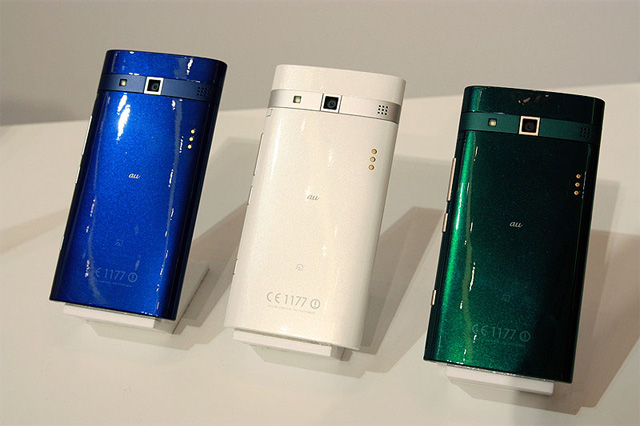 японский смартфон Kyocera URBANO V01 au KDDI японский смартфон Kyocera URBANO V01 au KDDI