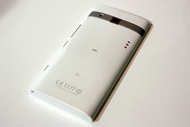 японский смартфон Kyocera URBANO V01 au KDDI японский смартфон Kyocera URBANO V01 au KDDI