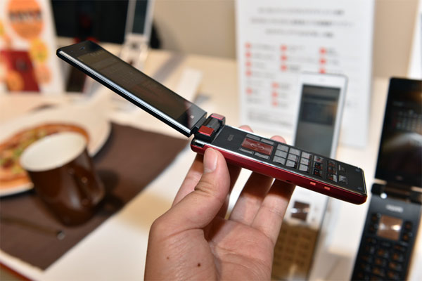 японский смартфон Shar AQUOS K SHF31 японский смартфон Shar AQUOS K SHF31