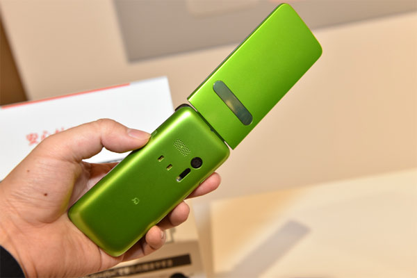 японский телефон Kyocera GRATINA2 японский телефон Kyocera GRATINA2