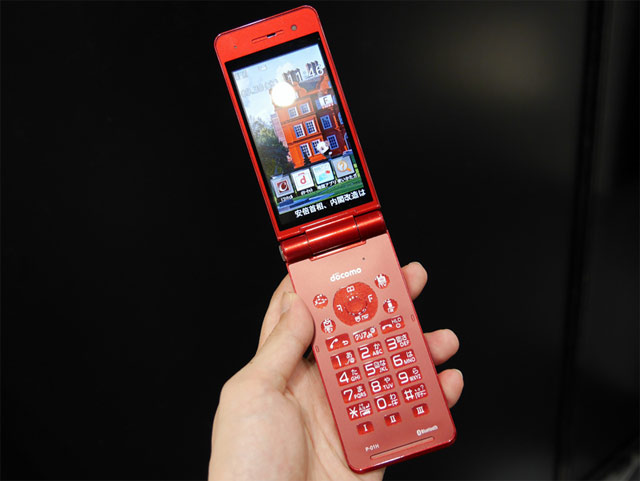 Японский мобильный телефон Panasonic Docomo P-01h Японский мобильный телефон Panasonic Docomo P-01h