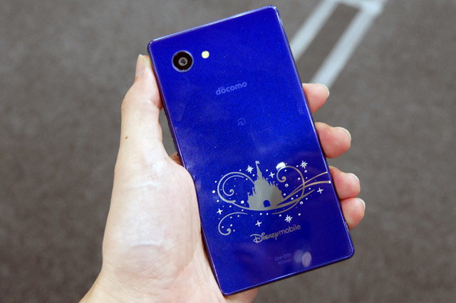 Японский IGZO смартфон Sharp DM-01H Disney Mobile Японский IGZO смартфон Sharp DM-01H Disney Mobile