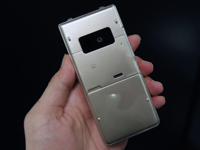 Японский мобильный телефон Panasonic Docomo P-01h Японский мобильный телефон Panasonic Docomo P-01h
