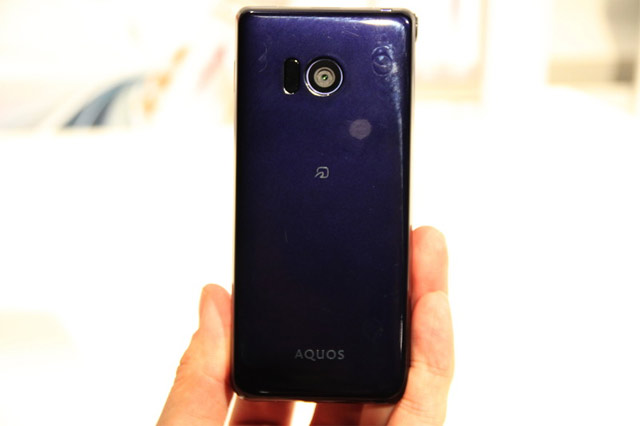 Японская Android раскладушка Sharp Docomo SH-01J AQUOS K-tai Японская Android раскладушка Sharp Docomo SH-01J AQUOS K-tai