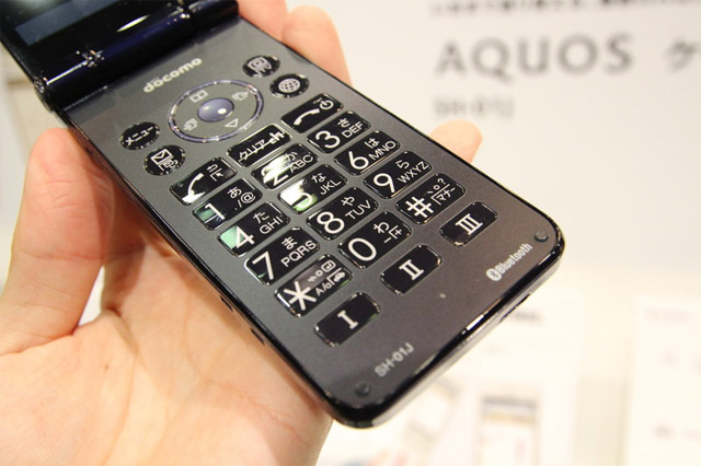 Японская Android раскладушка Sharp Docomo SH-01J AQUOS K-tai Японская Android раскладушка Sharp Docomo SH-01J AQUOS K-tai