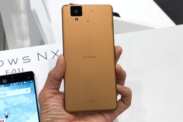 Японский Android смартфон Fujitsu Arrows NX Docomo F-01J Японский Android смартфон Fujitsu Arrows NX Docomo F-01J