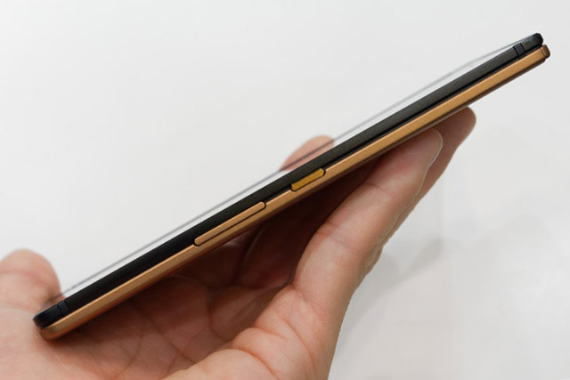Японский Android смартфон Fujitsu Arrows NX Docomo F-01J Японский Android смартфон Fujitsu Arrows NX Docomo F-01J
