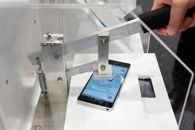 Японский Android смартфон Fujitsu Arrows NX Docomo F-01J Японский Android смартфон Fujitsu Arrows NX Docomo F-01J