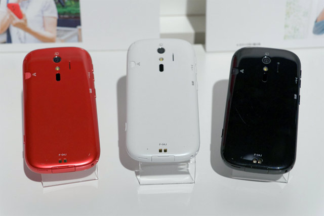 Японский Android бабушкофон Fujitsu Docomo F-04J Easy Phone 4 Японский Android бабушкофон Fujitsu Docomo F-04J Easy Phone 4