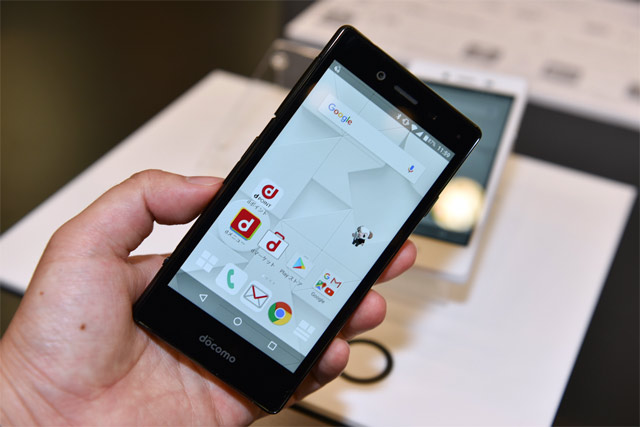 Китайский Android смартфон ZTE Docomo MO-01J MONO Китайский Android смартфон ZTE Docomo MO-01J MONO