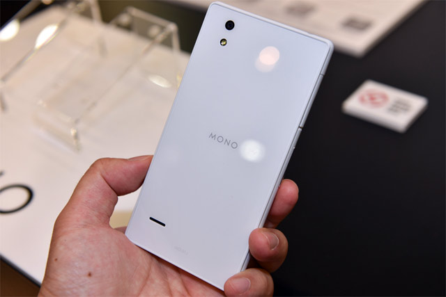Китайский Android смартфон ZTE Docomo MO-01J MONO Китайский Android смартфон ZTE Docomo MO-01J MONO