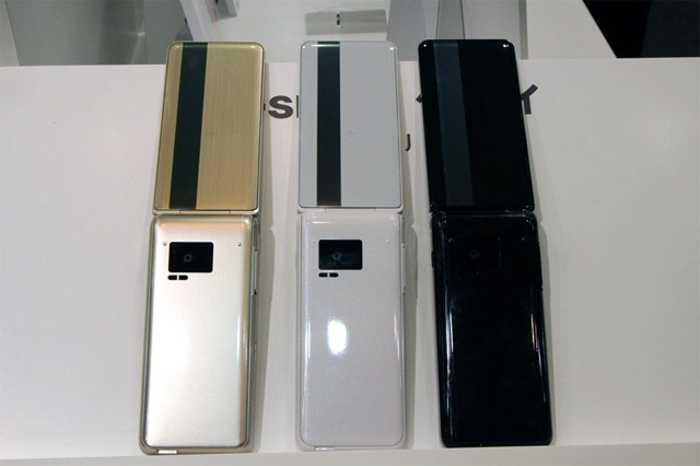 Японская Android раскладушка Panasonic Docomo P-01J P-smart K-tai Японская Android раскладушка Panasonic Docomo P-01J P-smart K-tai