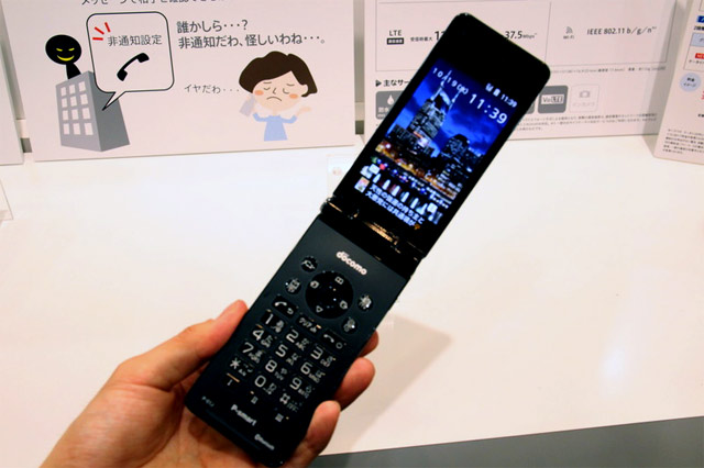Японская Android раскладушка Panasonic Docomo P-01J P-smart K-tai Японская Android раскладушка Panasonic Docomo P-01J P-smart K-tai