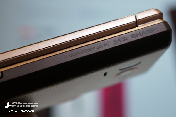 японский android телефон-раскладушка Sharp Aquos K SHF32 японский android телефон-раскладушка Sharp Aquos K SHF32