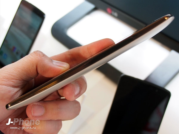 смартфон LG isai vivid LGV32 смартфон LG isai vivid LGV32