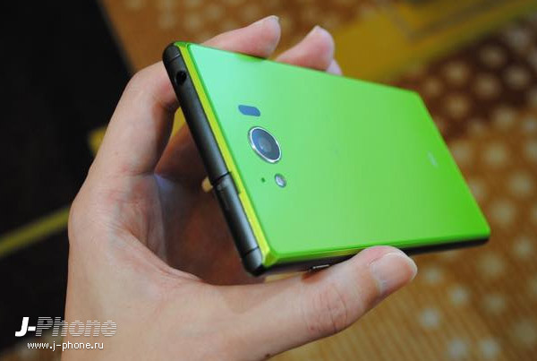 японский безрамочный IGZO смартфон Sharp Aquos Serie SHV32 японский безрамочный IGZO смартфон Sharp Aquos Serie SHV32