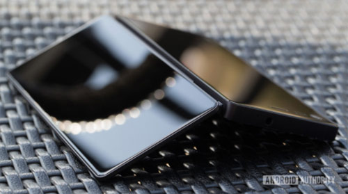 Смартфон-книжка ZTE AXON M (Z999) сертифицирован FCC за номером SRQ-Z999 и будет продаваться американским оператором AT&T Смартфон-книжка ZTE AXON M (Z999) сертифицирован FCC за номером SRQ-Z999 и будет продаваться американским оператором AT&T