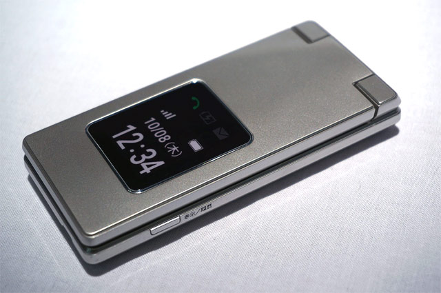Японский мобильный Android телефон Sharp Easy Phone 9 Японский мобильный Android телефон Sharp Easy Phone 9