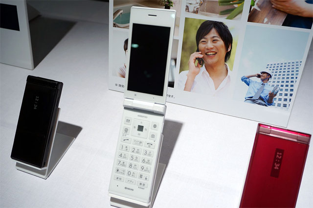 Японский мобильный телефон Kyocera Digno mobile 502KC Японский мобильный телефон Kyocera Digno mobile 502KC