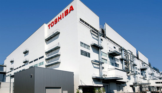 В среду, 20 сентября, компания Toshiba сообщила, что продаст Toshiba Memory Corp. японско-американско-южнокорейскому консорциуму (возглавляет американский фонд Bain Capital, включая корейскую SK Hynix Inc) по цене 2 трлн. иен.